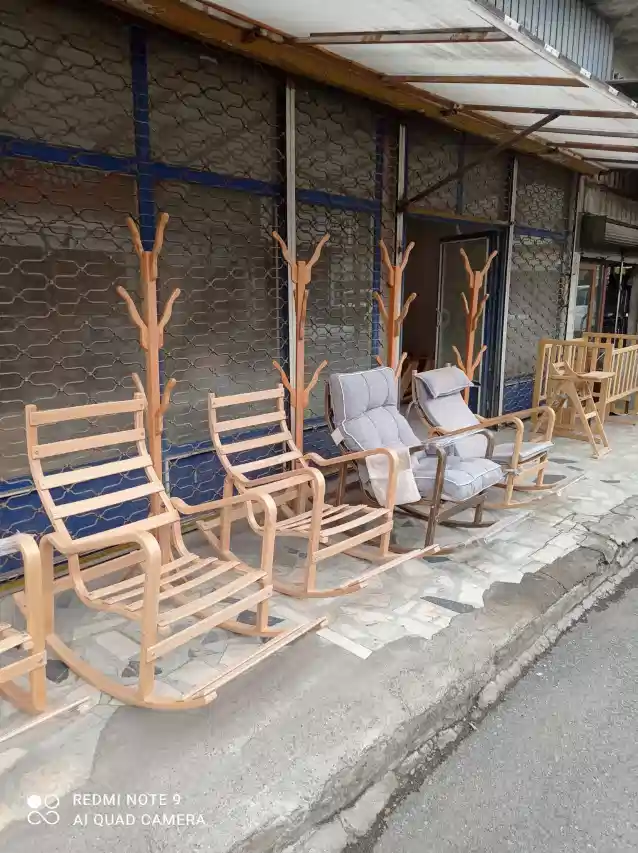 Ahşap sallanır koltuk — galeri 5